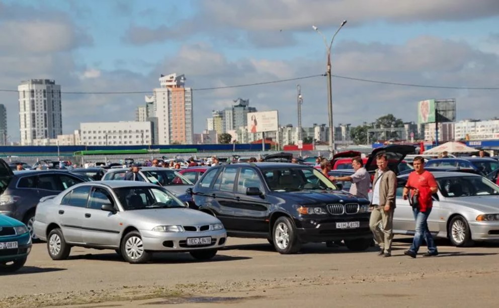 Малиновка авторынок. Авторынок Малиновка. Малиновка авторынок 2022. Авторынок съемка 2000 года. Авторынок Малиновка братва.