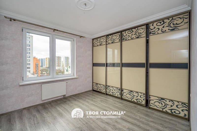 Однокомнатная квартира в ЖК Изумрудный. Спальня и шкаф-купе