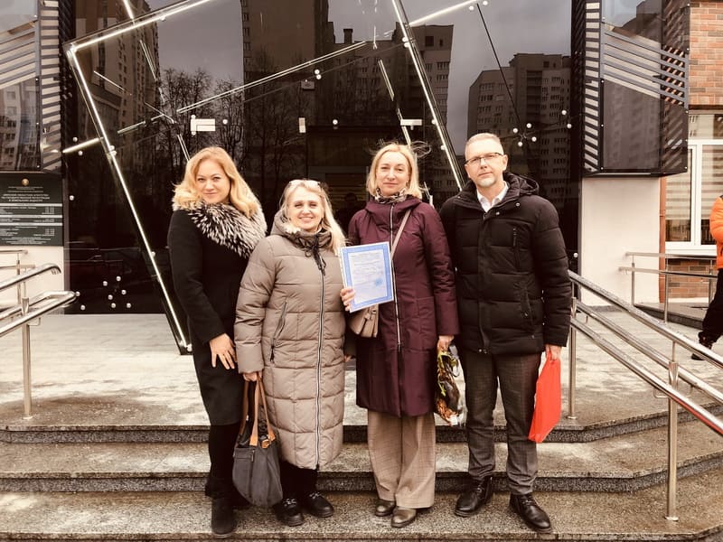 Ирина Палидовец (Твоя столица) С коллегой и клиентами