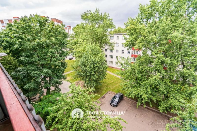 Трёшка в зелёном дворе и с большой гостиной
