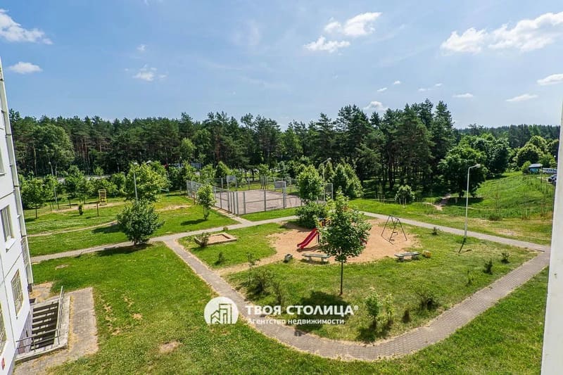 Двухкомнатная квартира на Нестерова 96. Вид из окна