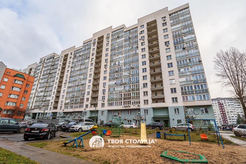 Однокомнатная квартира в ЖК Изумрудный. Детская площадка