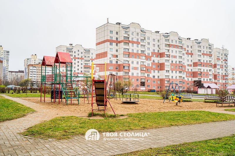 Однокомнатная квартира на Пташука, 9 - детская площадка