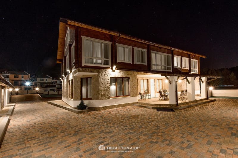 Элитный коттедж в Логожеске. Вечером