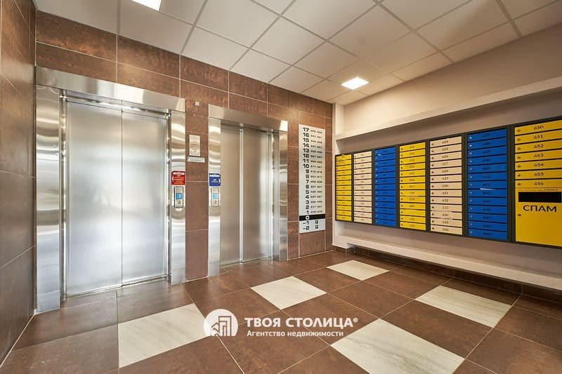 Аренда двухкомнатной квартиры в ЖК Лазурит. Лобби подъезда