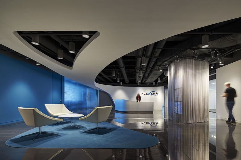 Футуристическая зона ожидания в бизнес-центре