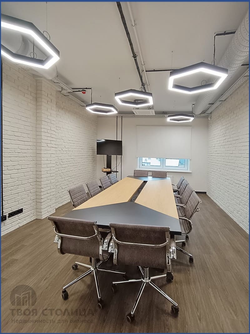 Офис 672 кв.м. в бизнес-центре на Нёманской 24. Переговорка