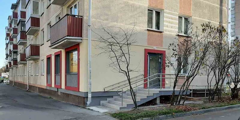 квартира на первом этаже, выведенная в нежилой фонд