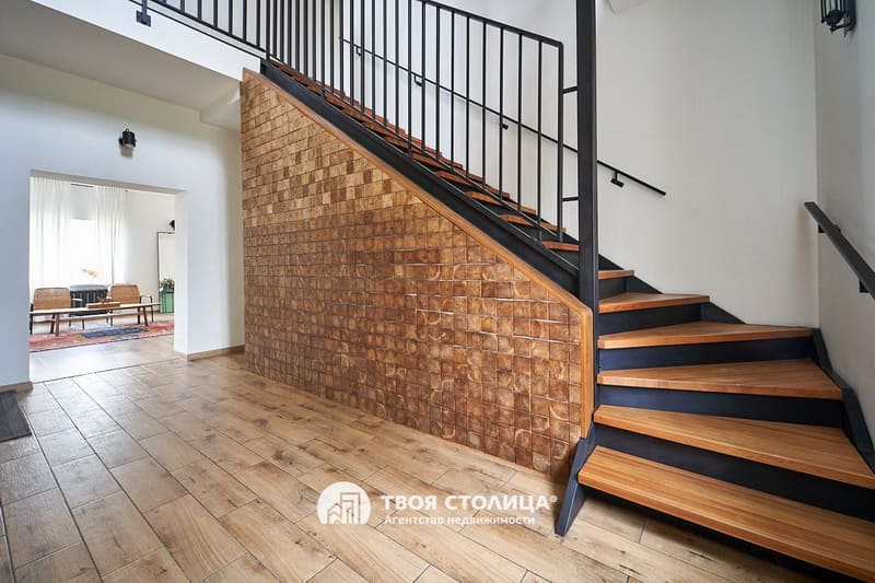 Коттедж в Копиевичах. Лестница на второй этаж