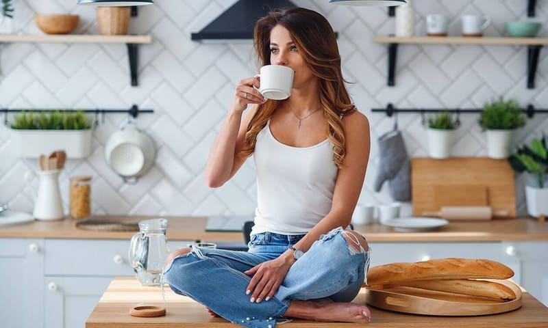 Хорошо пить кофе в своей квартире!