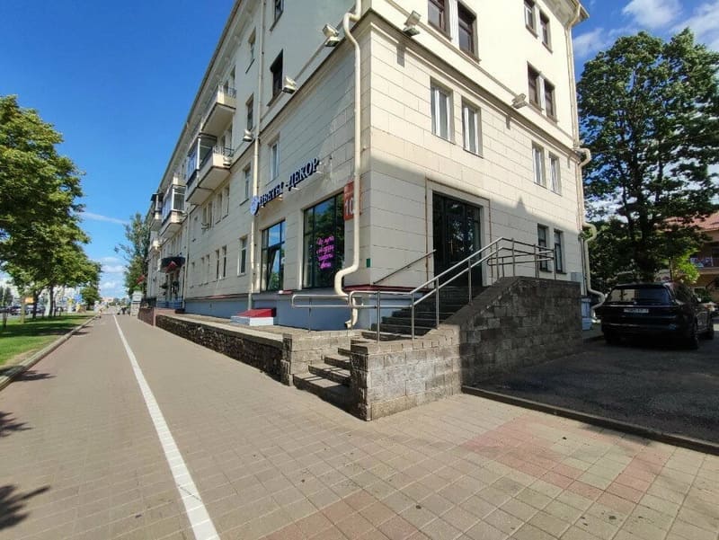 Торговое помещение 74 кв.м. на пр. Независимости 104. Вход с улицы