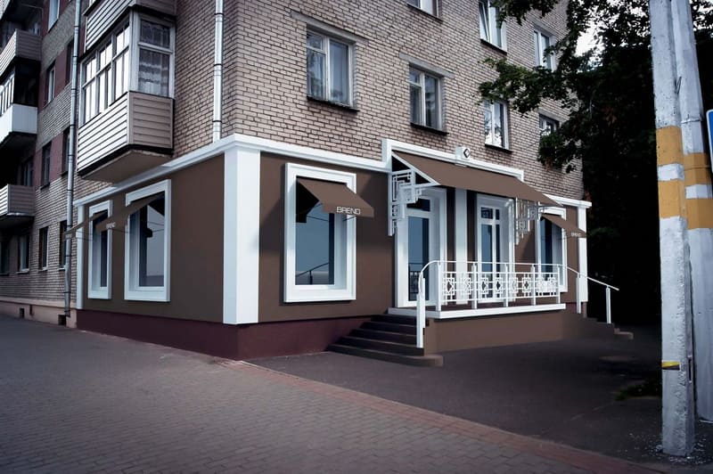 Стильный вход в магазин в старом жилом доме