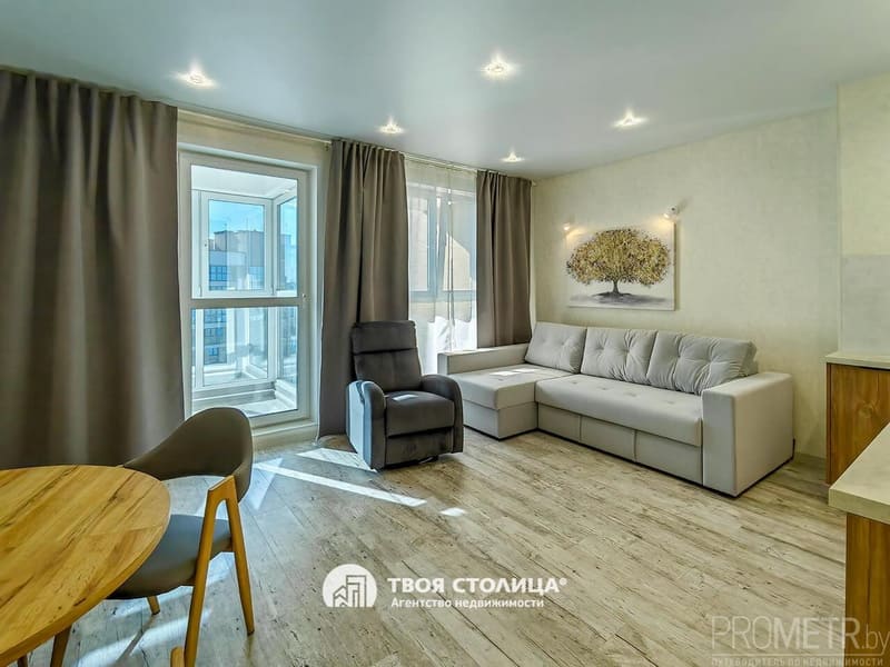 Квартира-студия на Аэродромной, 26. Жилая зона с лоджией