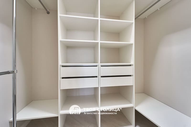 Аренда двухкомнатной квартиры в ЖК Лазурит. Гардеробная