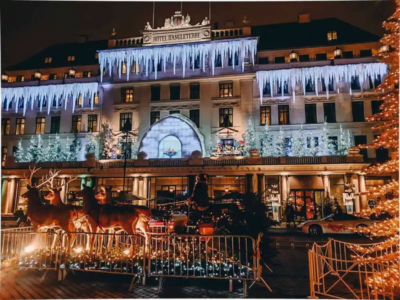 Рождественская подсветка гостиницы Англетер в Копенгагене 2025