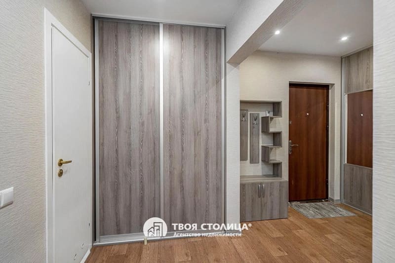 Однокомнатная квартира на Пташука, 9 - прихожая