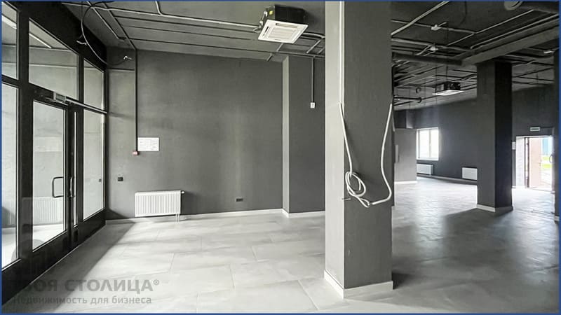 Торговое помещение на Дзержинского 26. Торговый зал - вид от входа