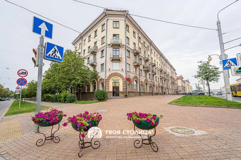 Трёхкомнатная квартира под реконструкцию в Доме с "Океаном", улица Козлова, 2