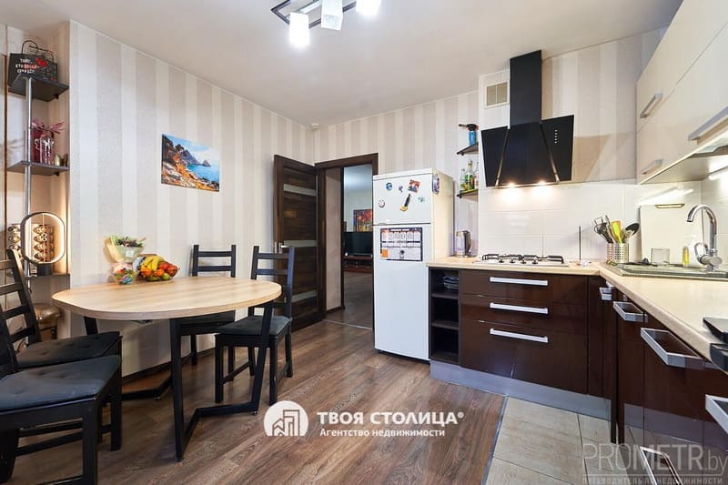 Двухкомнатная квартира на Водолажского, 23. Большая кухня