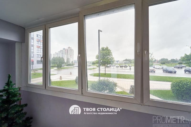 Двушка на Гвишиани, 9. Вид из окна