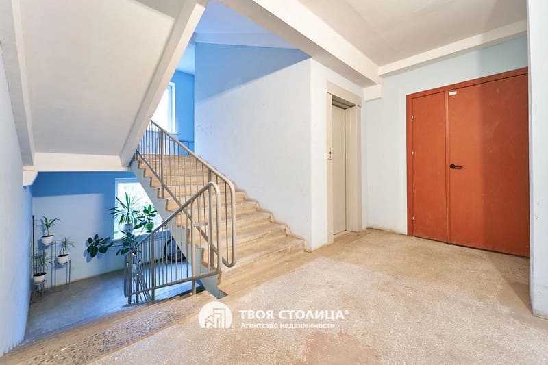 Однокомнатная квартира в Минске на Карского, 21. Лестничная площадка