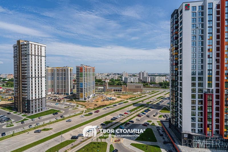 Студия с ремонтом на Игоря Лученка, 28. Вид из окна Студия с ремонтом на Игоря Лученка, 28. Вид из окна