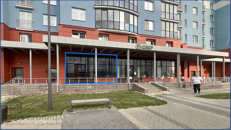 Торговое помещение на Дзержинского 26. Вход с улицы