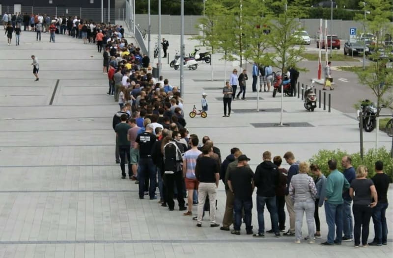 Очередь россиян за белорусскими квартирами