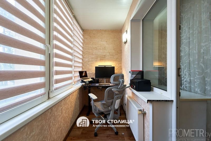 Двухкомнатная квартира на Водолажского, 23. Кабинет на лоджии